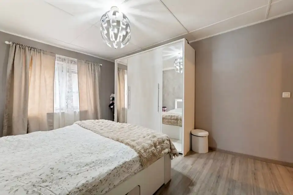 VERRASSEND RUIME GEZINSWONING MET 3 SLKS IN MONTENAKEN foto 24