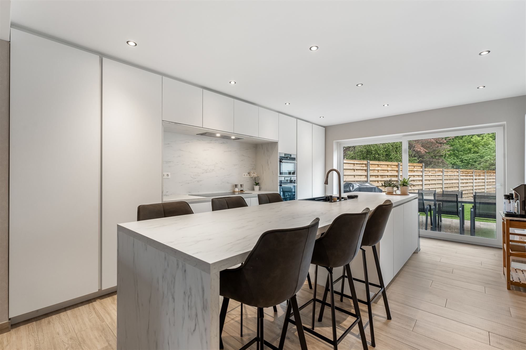 UITERST KNAPPE GERENOVEERDE WONING MET 4 SLAAPKAMERS, ZEER RUSTIG GELEGEN TE PAAL foto 8