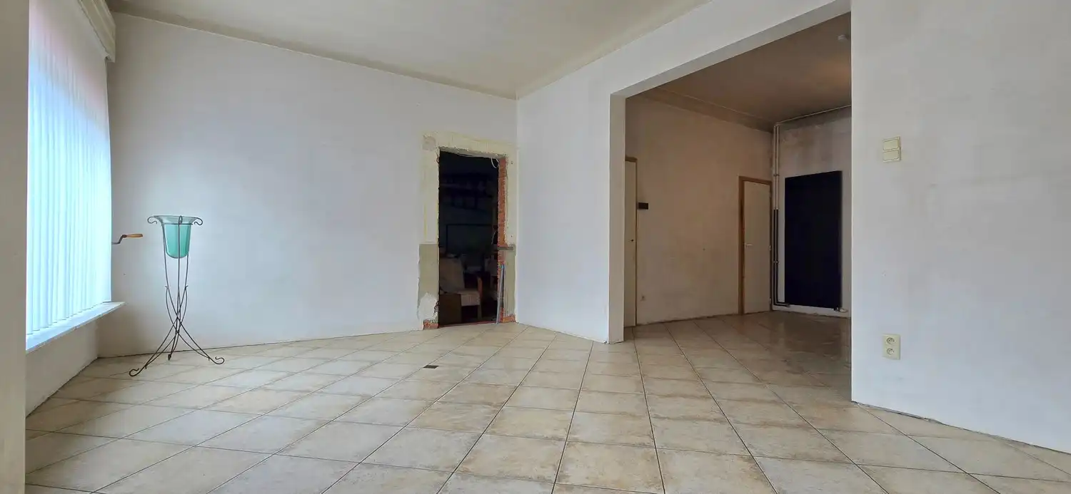 Te renoveren gesloten bebouwing te koop foto 2