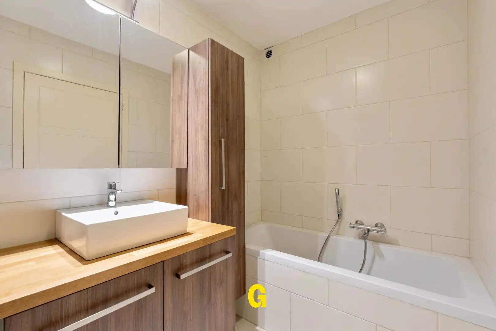 Netjes verzorgd en comfortabel ingericht gelijkvloers appartement met ruim terras, standplaats en kelderberging op wandelafstand van de markt foto 13