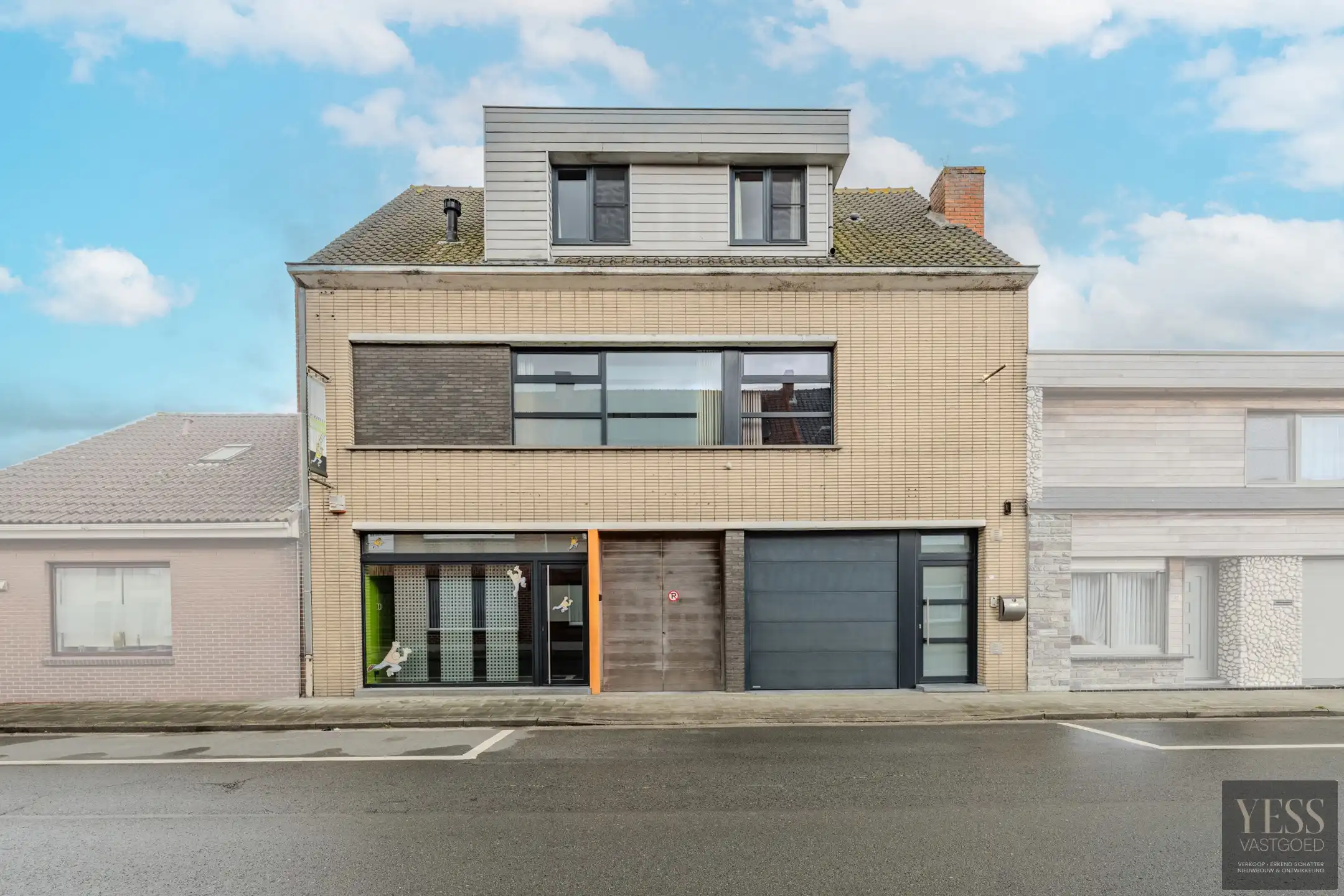 Uniek pand 236m2 bewoonbaar + atelier/winkel/opslag 475m2! foto {{pictureIndex}}