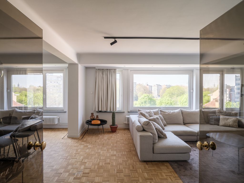 Kwalitatief hoekappartement (BVO 118 m²) met terras en een weids zicht over het Zuidpark en de torens van Gent. foto {{pictureIndex}}