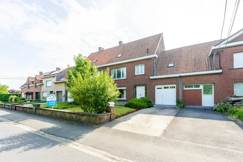 Izegem - Tussenwoning met garage en leuke tuin foto 24