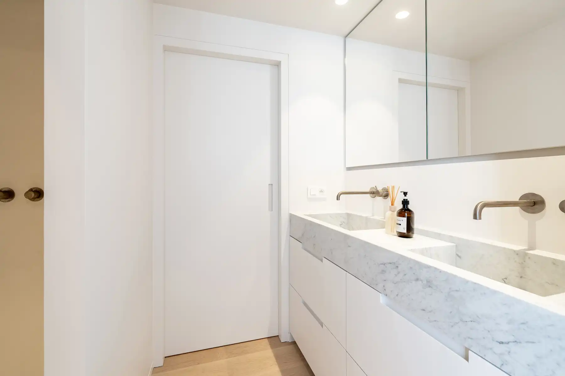 Stijlvol gerenoveerd appartement met zeezicht in het Zoute foto 20