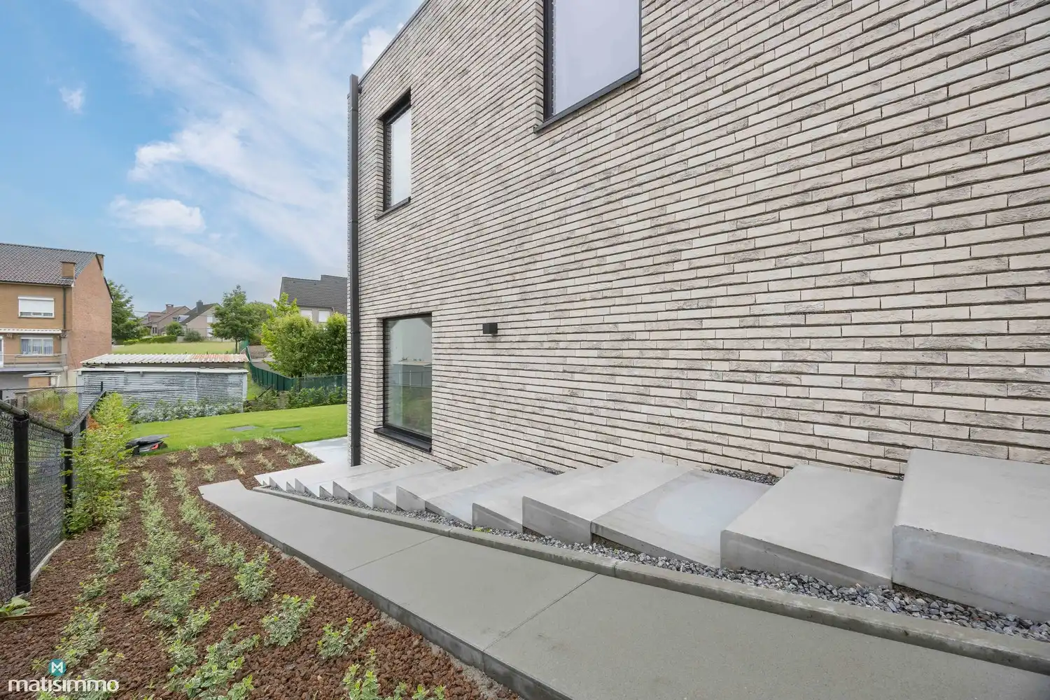 HOOGWAARDIG AFGEWERKTE NIEUWBOUWWONING MET DRIE SLAAPKAMERS EN TUIN (INCLUSIEF TUINONDERHOUD) TE RIEMST foto 26