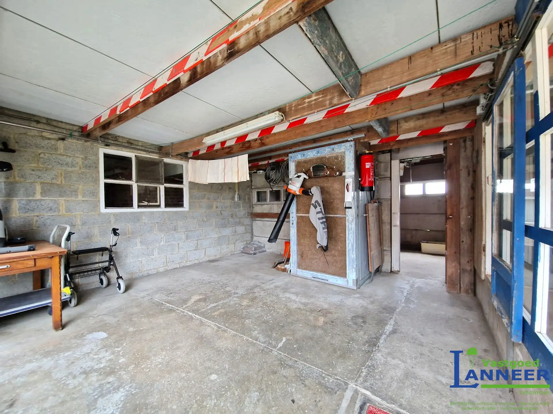 Woning met grote garage, 4 slpkmrs en diverse bijgebouwen foto 12