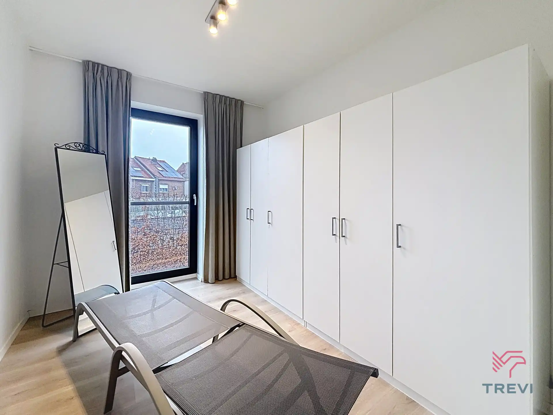 Mooie 2-slaapkamer ONMEUBILEERD appartement foto 10