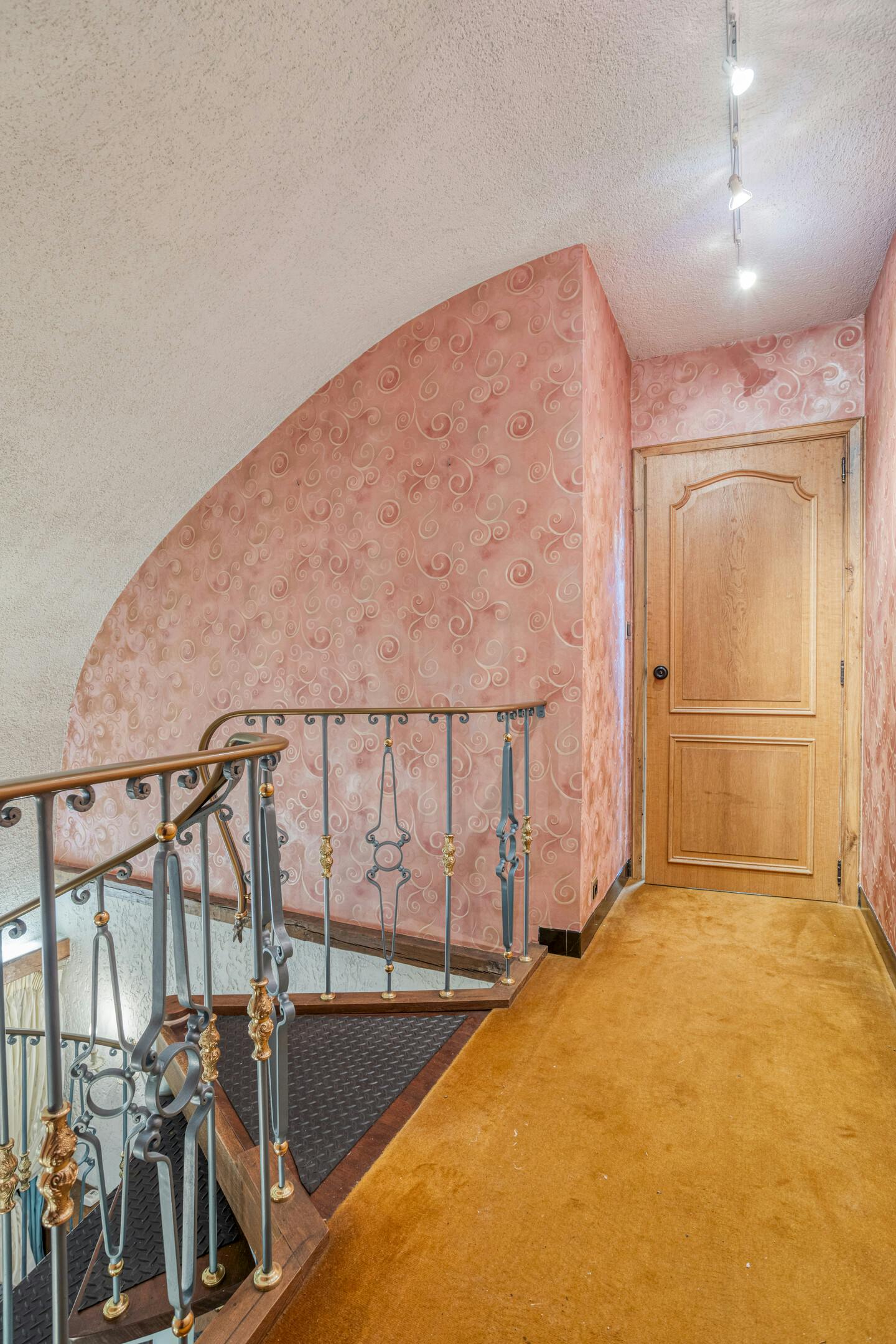 Huis te koop in Ieper met 3 kamers, tuin en garage foto 21