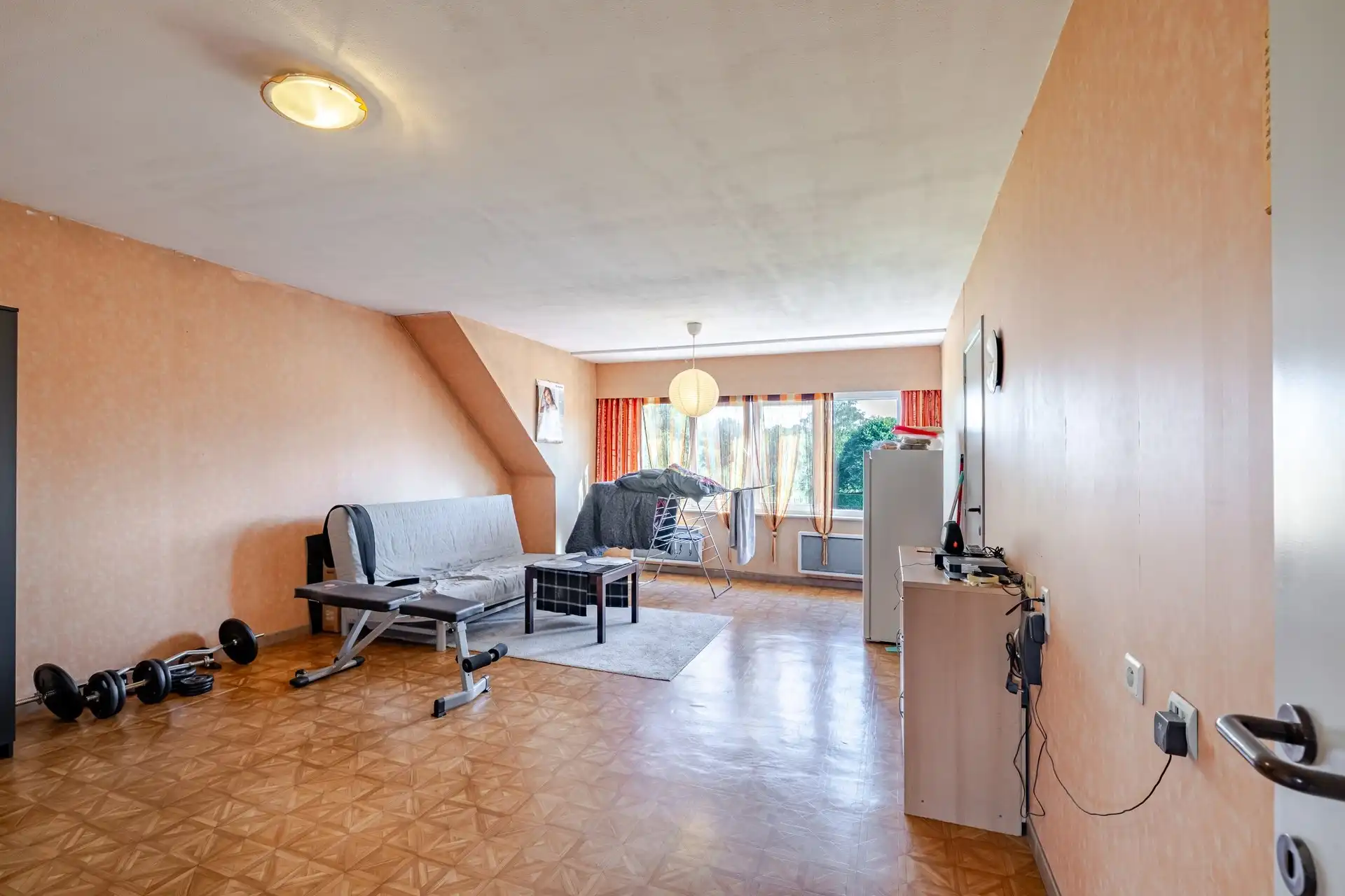 Appartement op de tweede verdieping met twee slaapkamers en garage foto 2