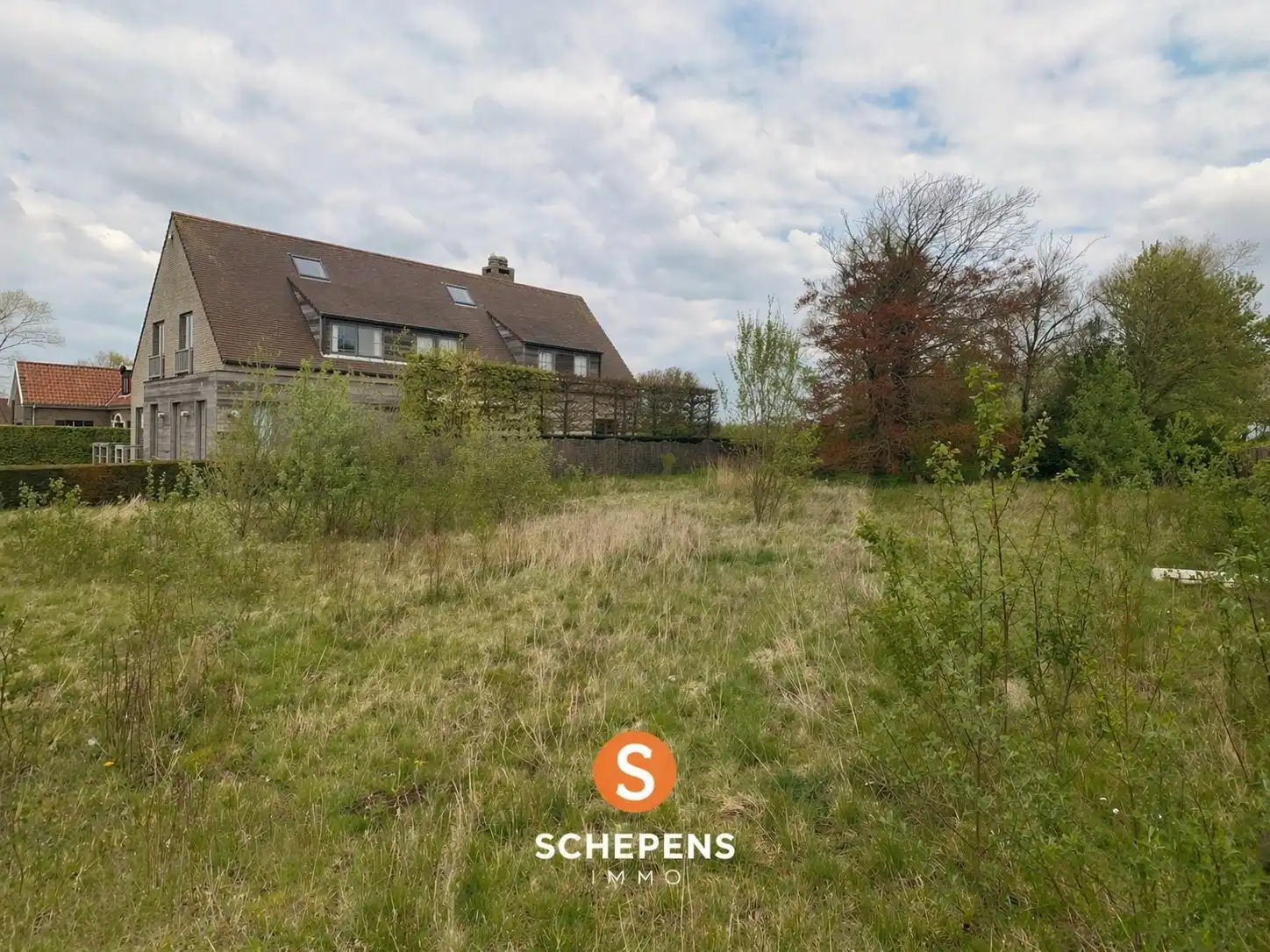 Mooi gelegen bouwgrond net buiten het centrum van De Haan. foto {{pictureIndex}}