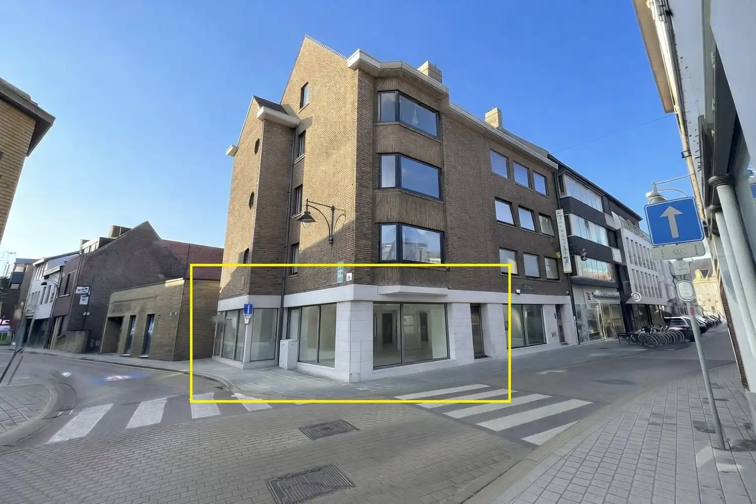 te huur Maldegem | winkel- of kantoorruimte op een TOP-locatie met 100% zichtbaarheid. foto 6