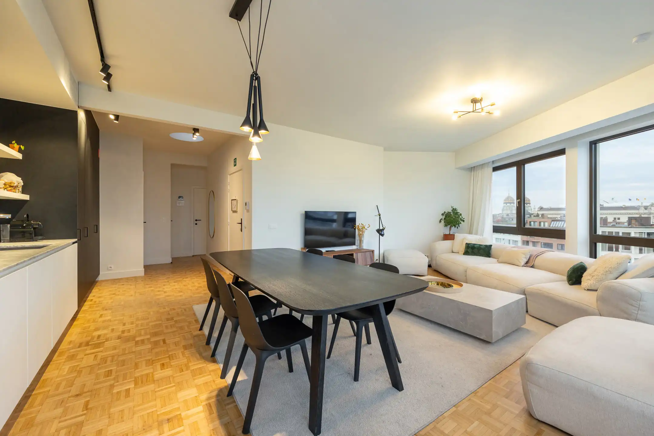 ANTWERPEN-ZUID - Ruim hoekappartement op het Zuid foto 2