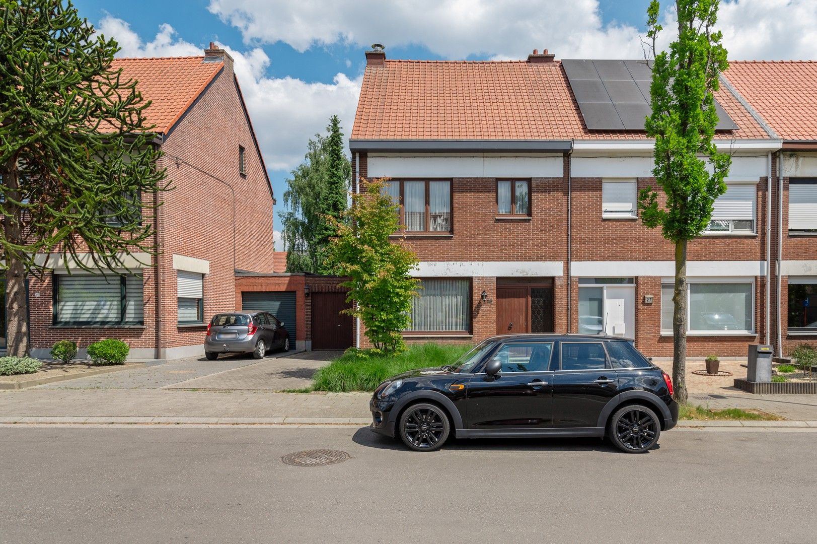Te renoveren eengezinswoning met 5 slaapkamers en leuke tuin foto 2