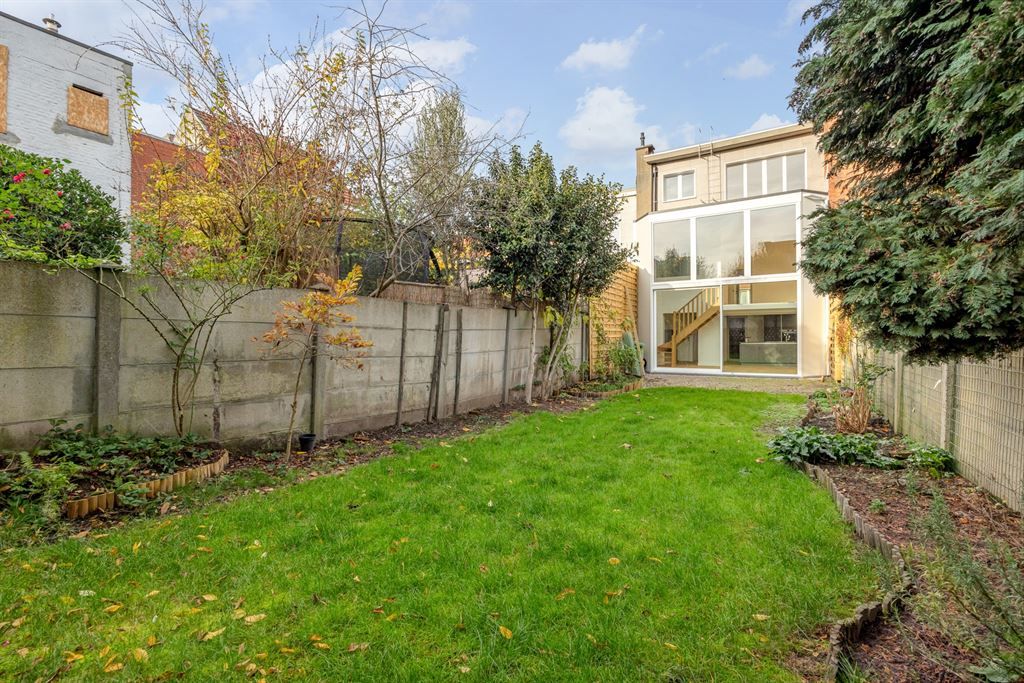 Gerenoveerde woning met zuidgerichte tuin foto 7