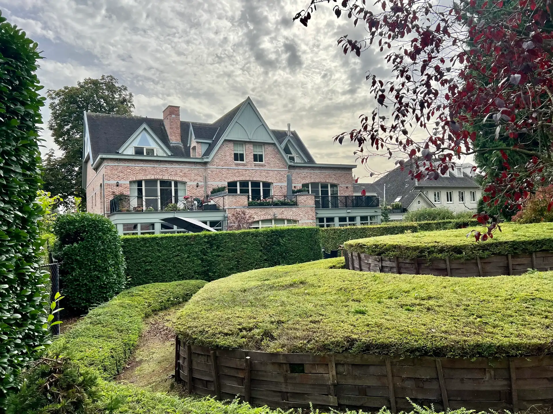 Rustig gelegen appartement met terras en groen uitzicht foto 9