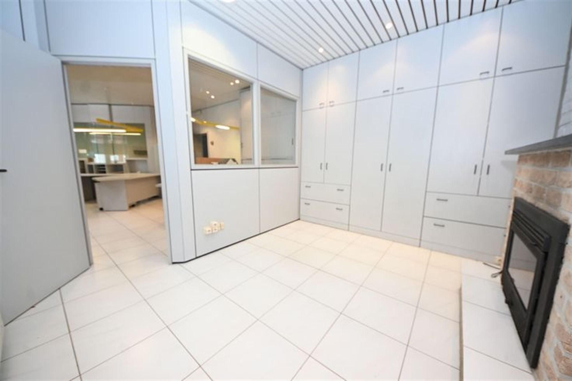 Te renoveren woning met 3 slaapkamers. foto 3