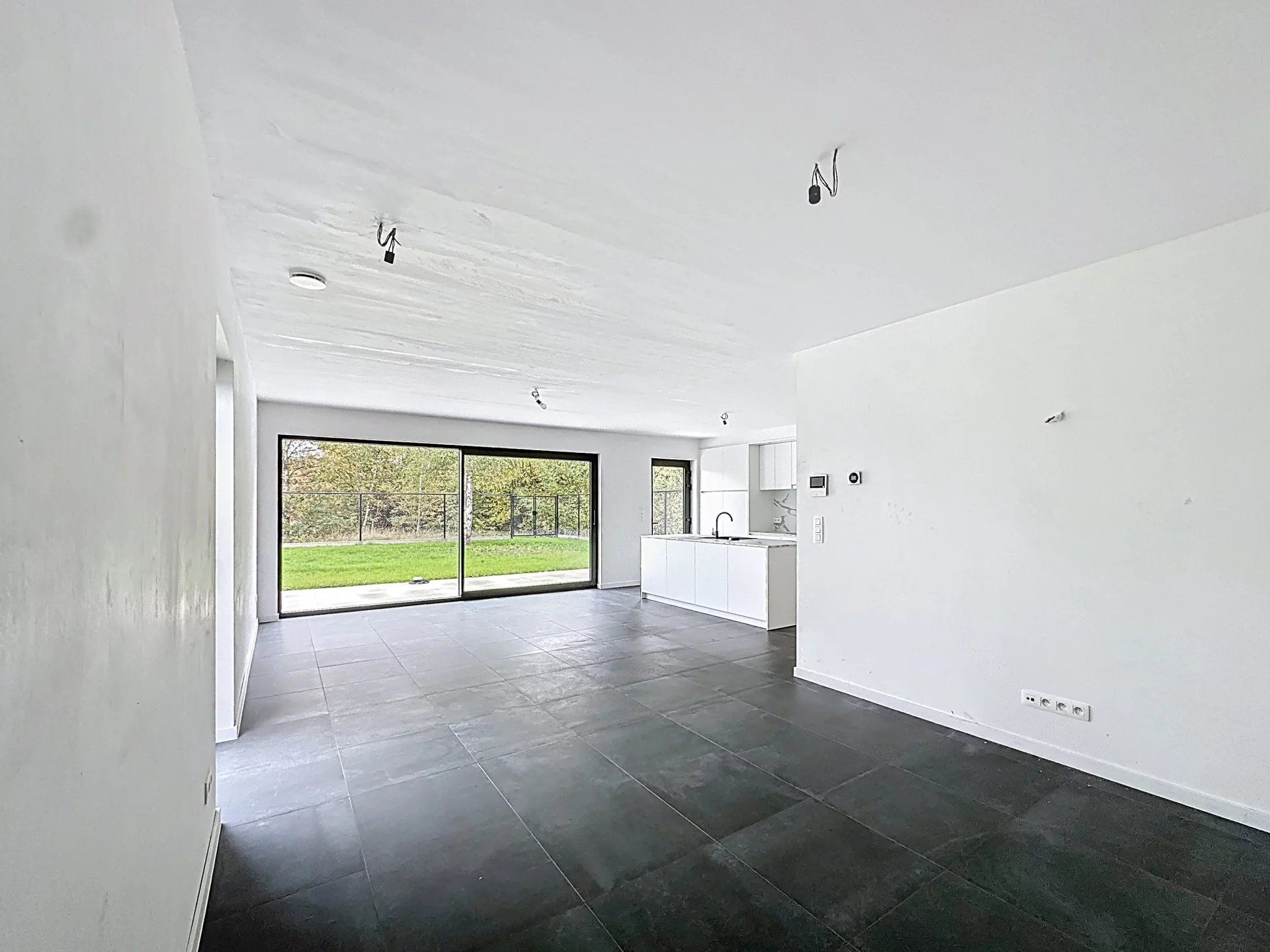 Moderne BEN-woning met 3 slaapkamers en een inpandige garage op een mooi perceel. foto 4