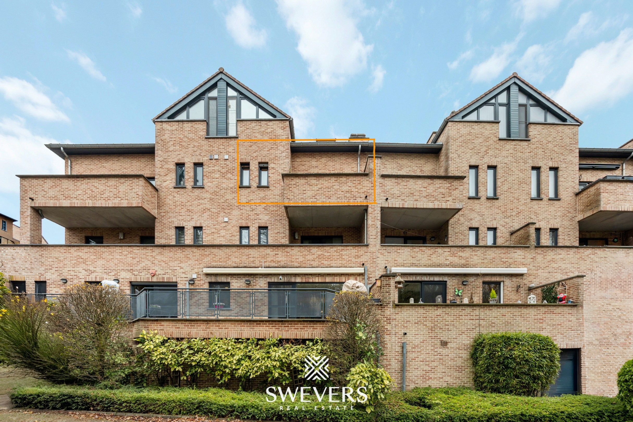 Hoogwaardig duplexappartement met zonnig terras op de bruisende Vennestraat in Genk  foto 24