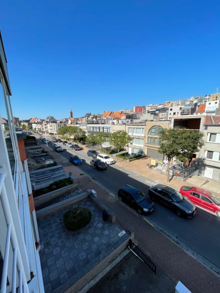Modern appartement met één slaapkamer en terras in een residentiële wijk. foto 7
