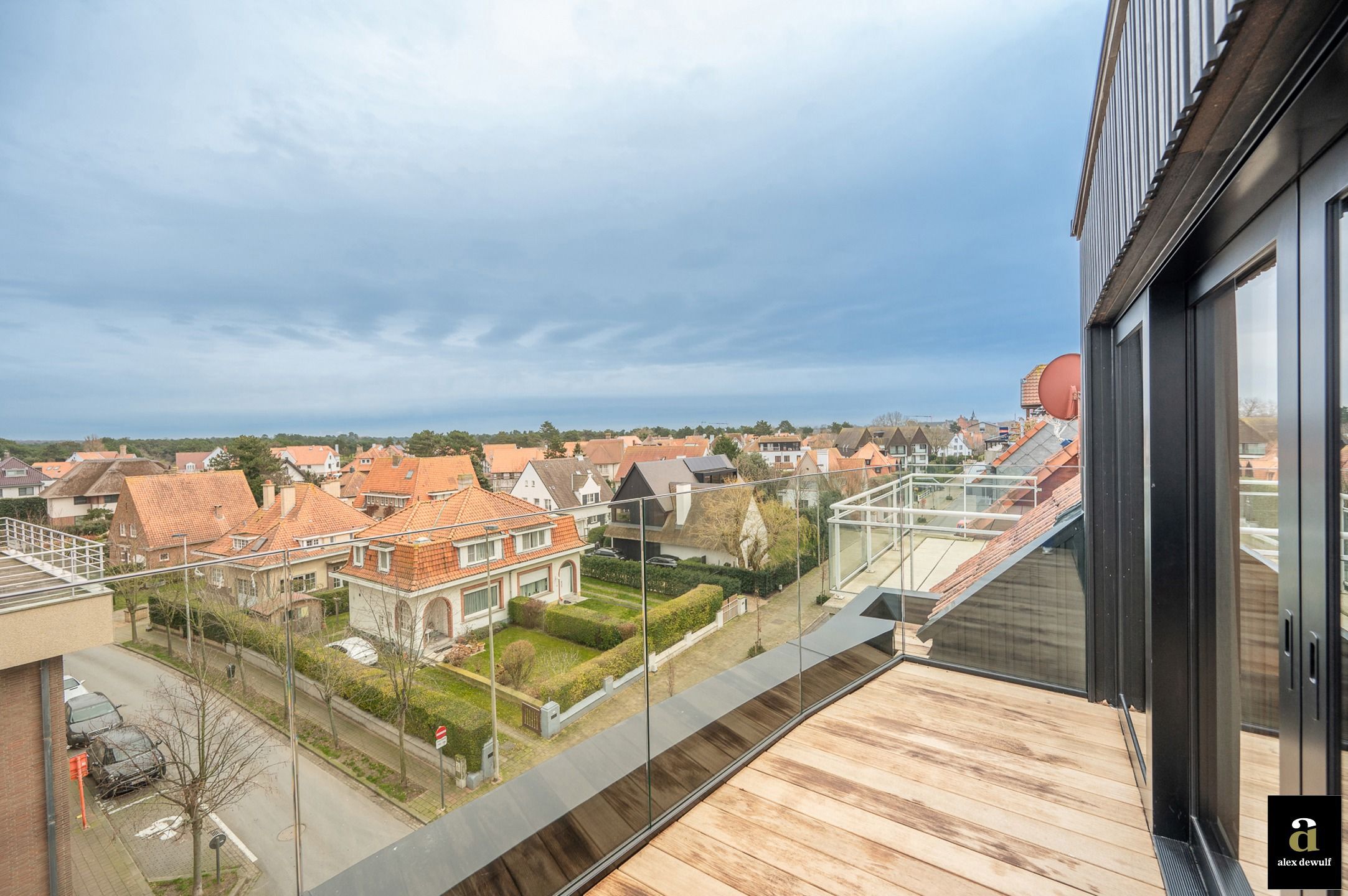 Exclusief gerenoveerd penthouse met panoramisch uitzicht [Piers De Raveschootlaan - Knokke Centrum]. foto {{pictureIndex}}