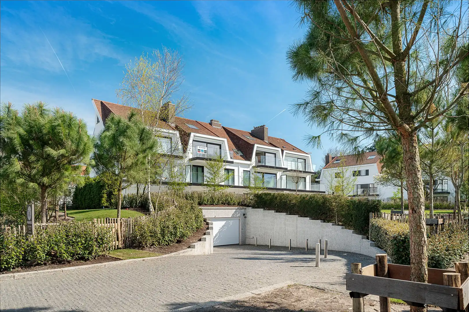 Zonnig gerenoveerd appartement met zuidwest gericht terras en open zicht op wandelafstand van het strand in hartje Zoute. foto 4