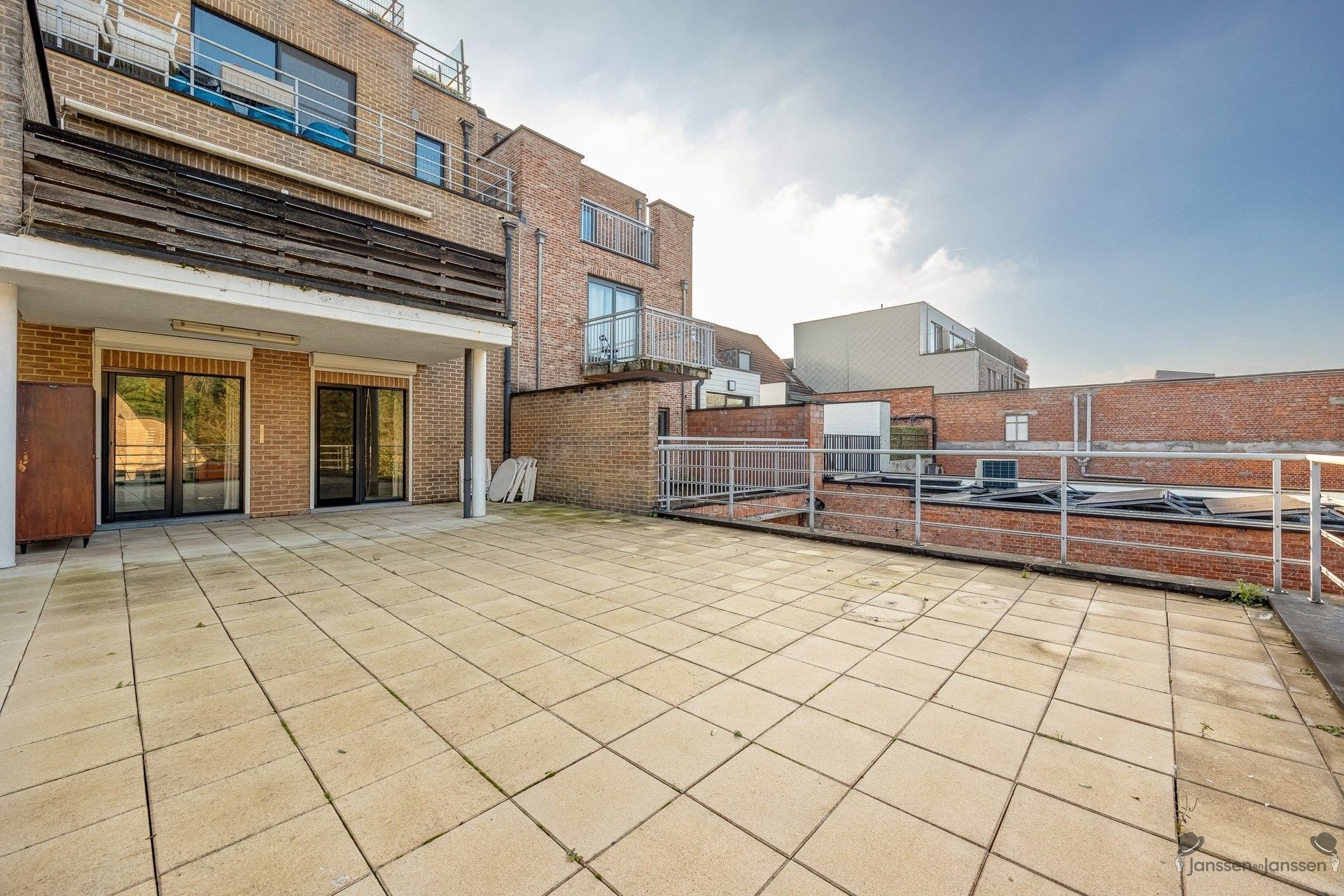 appartement met ruim terras foto 12