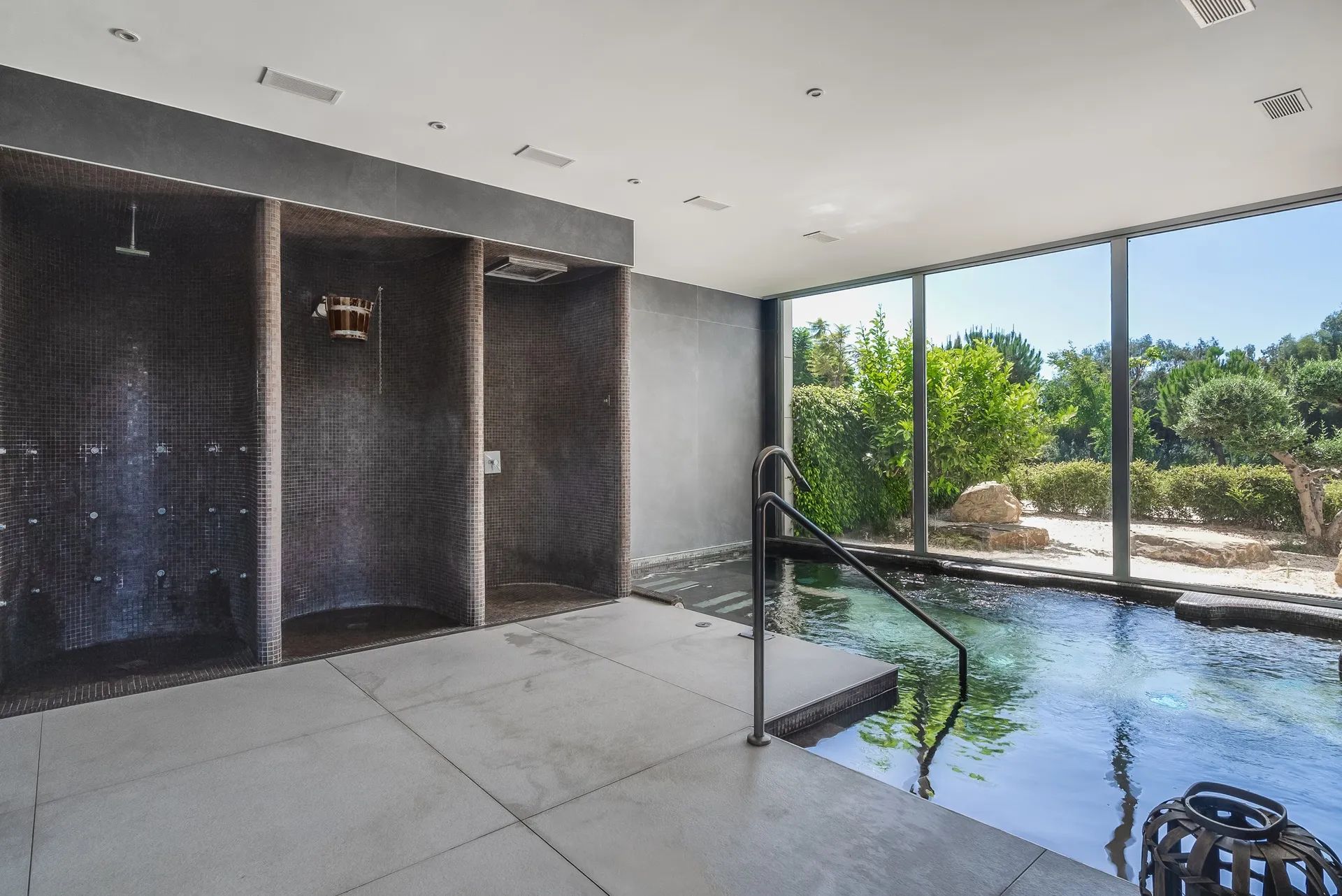 Ultramodern appartement in iconisch project, Estepona: een unieke woonervaring aan zee foto 17