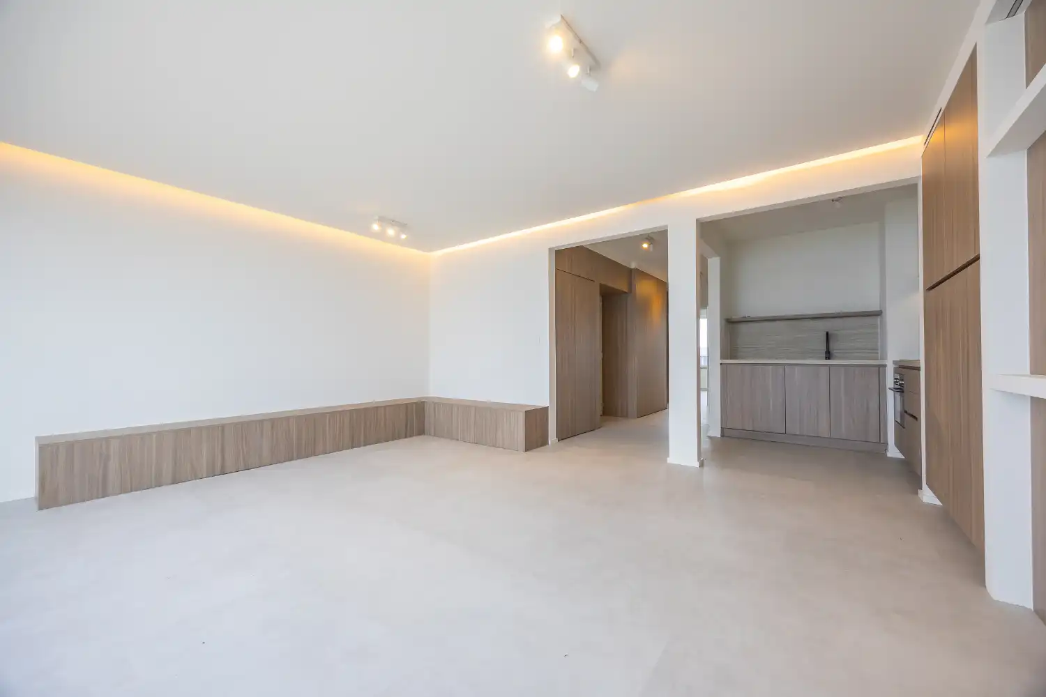 Gerenoveerd 2-slaapkamerappartement met frontaal zeezicht foto 5