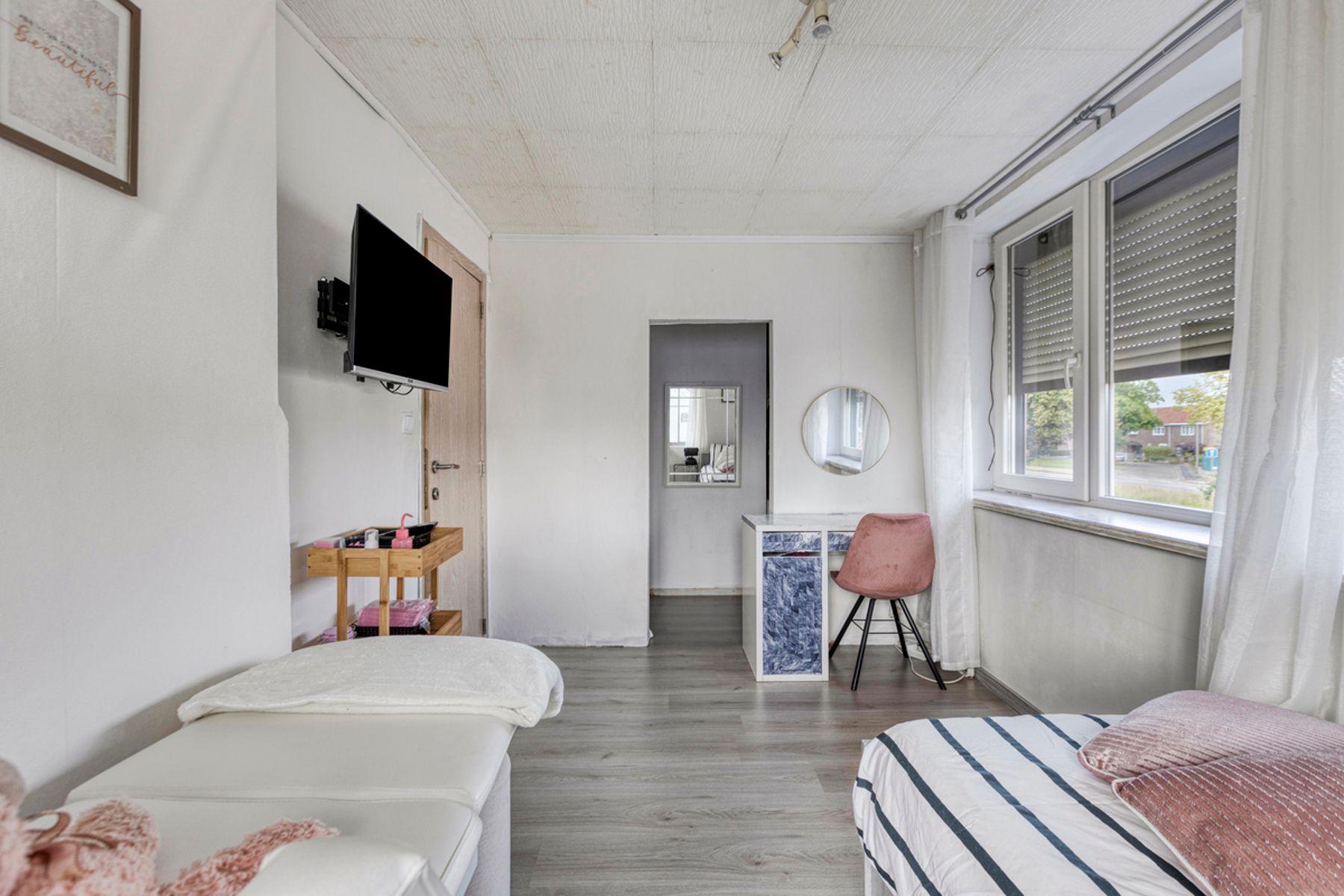 Gerenoveerde woning met 4 slaapkamers, veranda en zwembad. foto 17