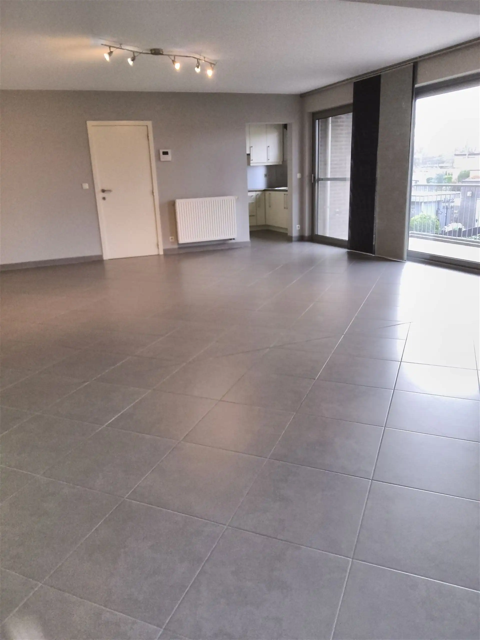 Ruim 2 slaapkamer-appartement met garage foto 9