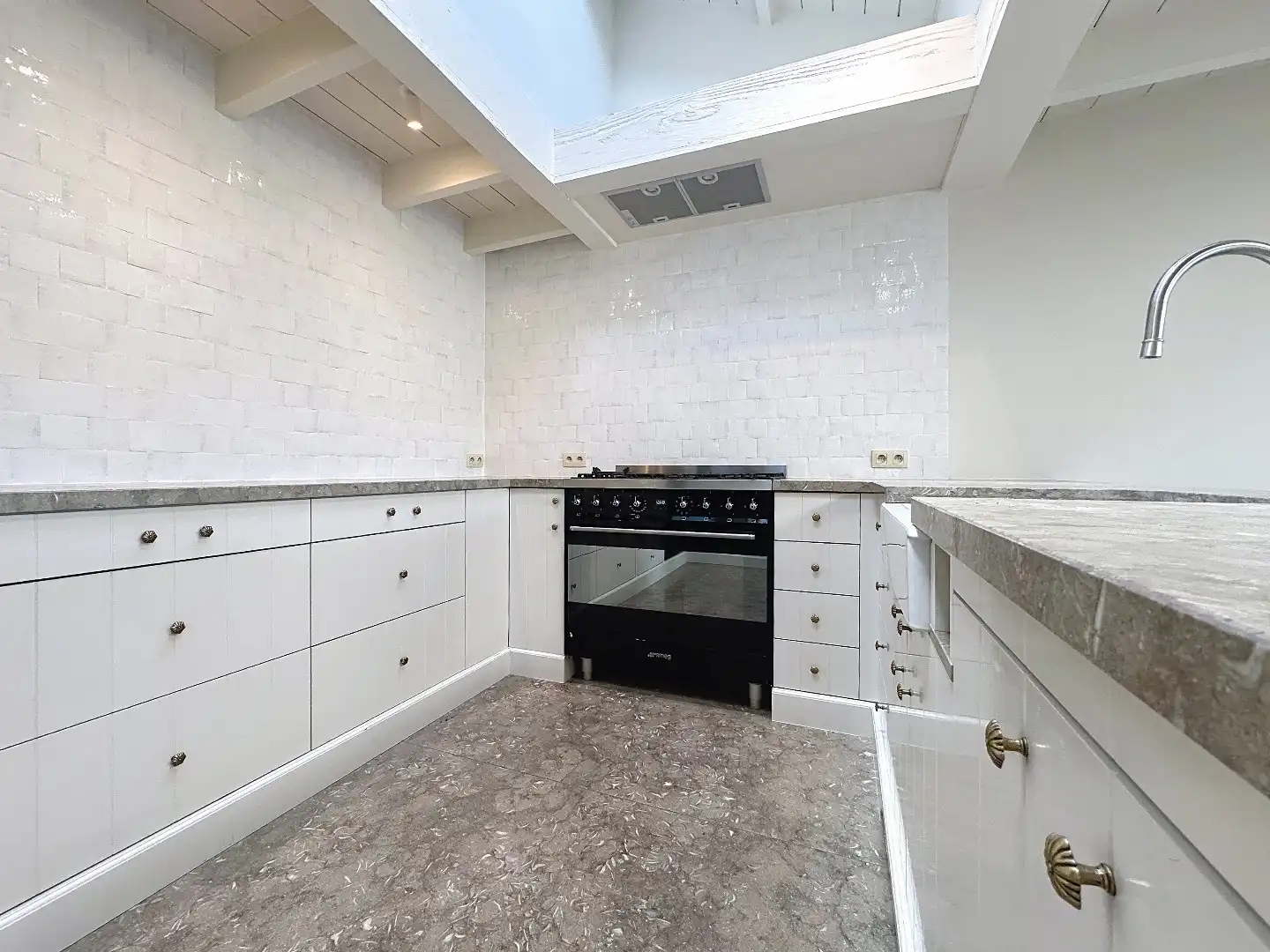 Sfeervolle en luxe tussenwoning in Zuidzande met vrij zicht over de velden foto 13