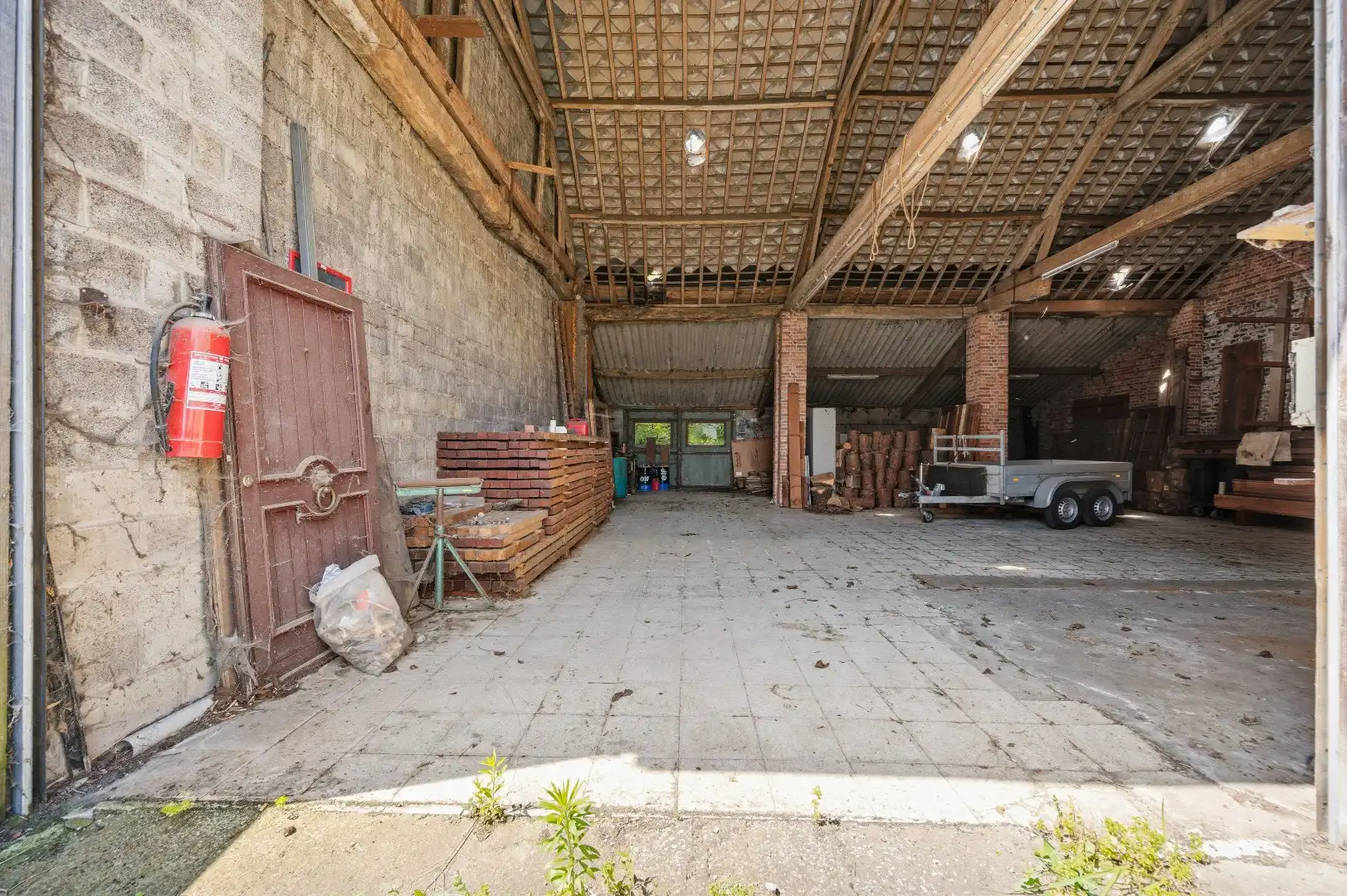 Loods met garage en tuin op ruim perceel van 827 m² foto 11
