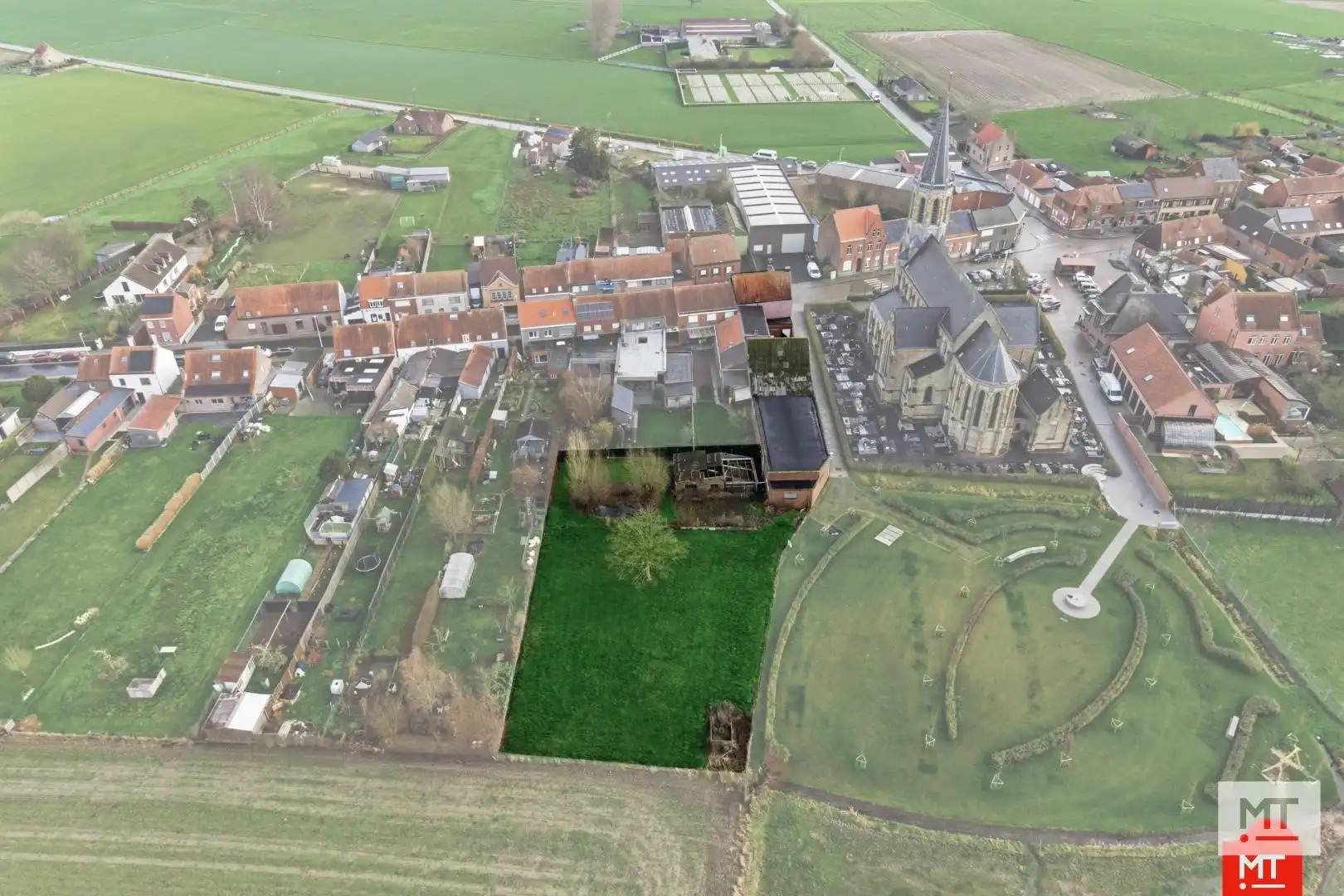 Bijzonder ruim gebouw met magazijn in de dorpskern van Zandvoorde (Zonnebeke) foto 21