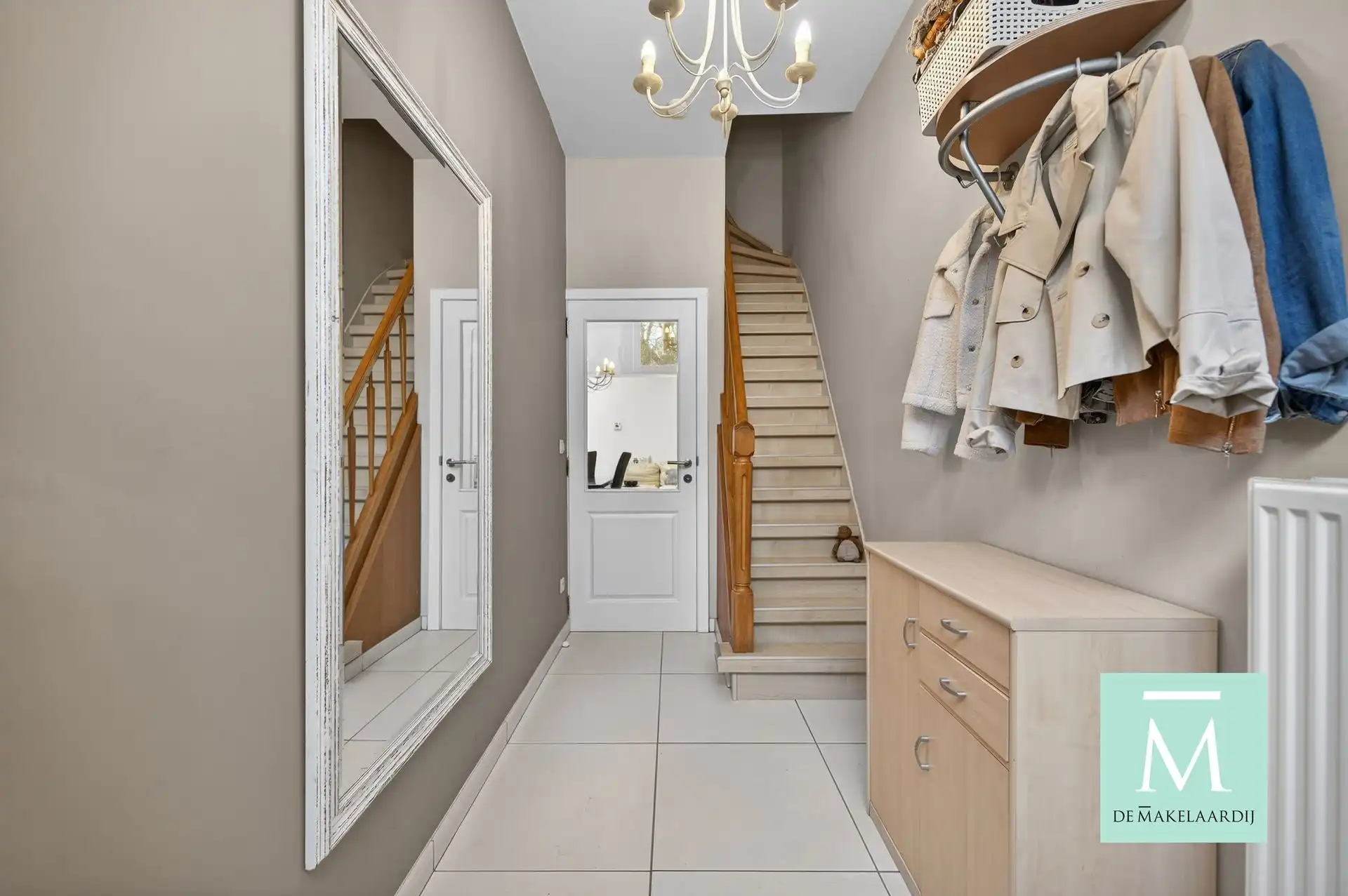 Instapklare woning met 3 slaapkamers en gezellig stadstuintje op toplocatie! foto 2