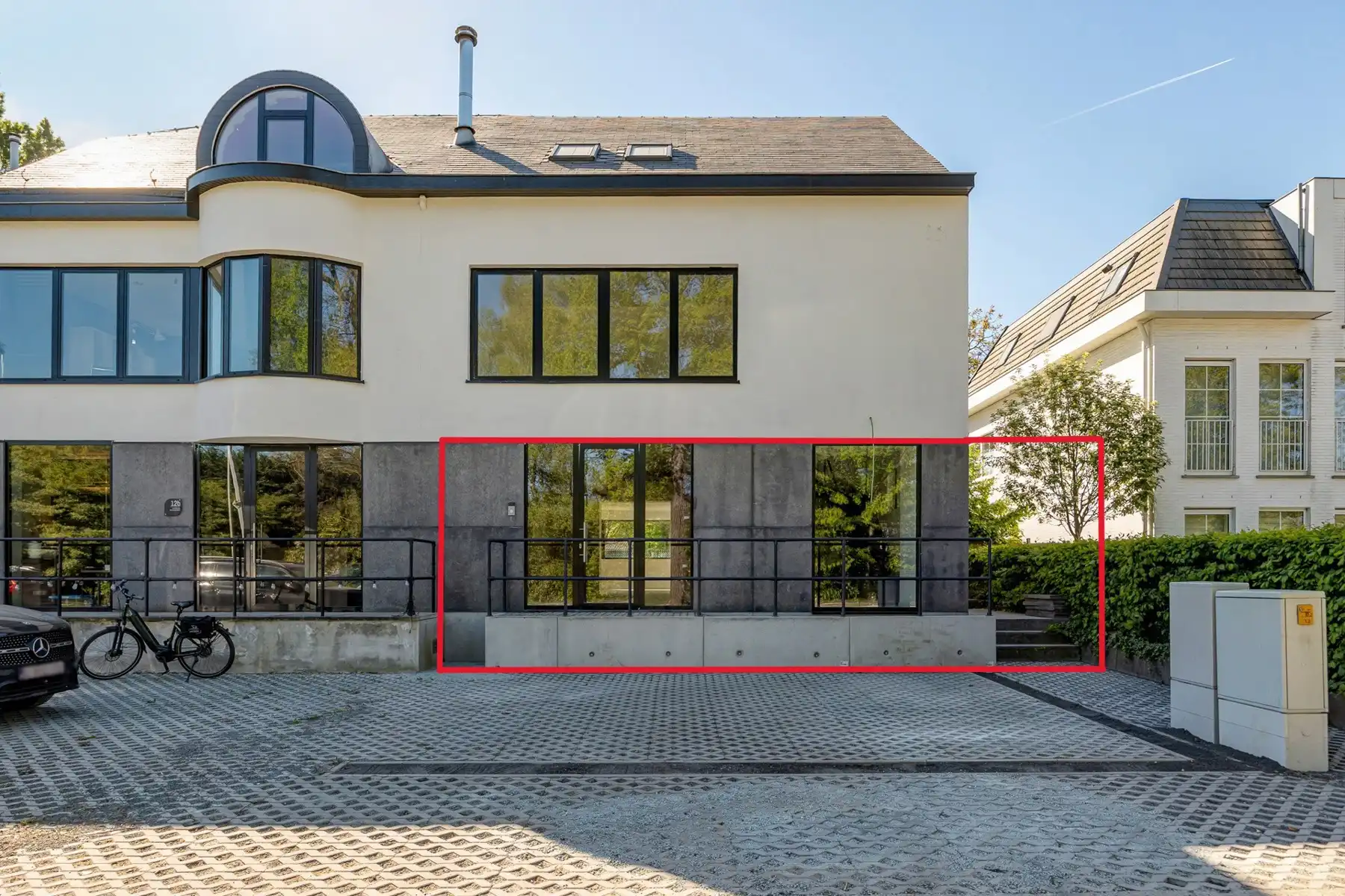 Handelsgelijkvloers op toplocatie voor het centrum foto {{pictureIndex}}