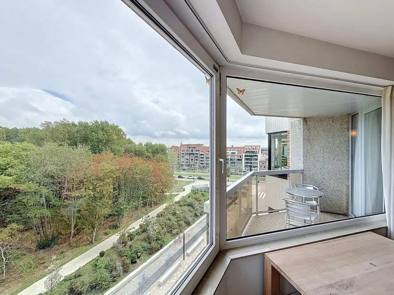 Ruim drie slaapkamer appartement met prachtig open zicht op Zee en het Willemspark foto 7