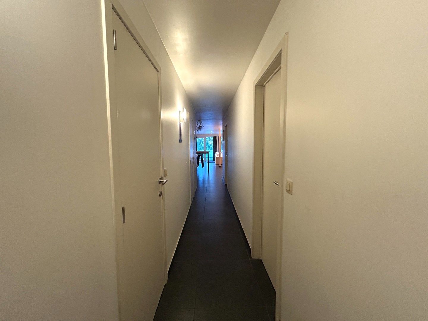 Instapklaar 2-slaapkamerappartement nabij centrum Oostrozebeke! foto 5