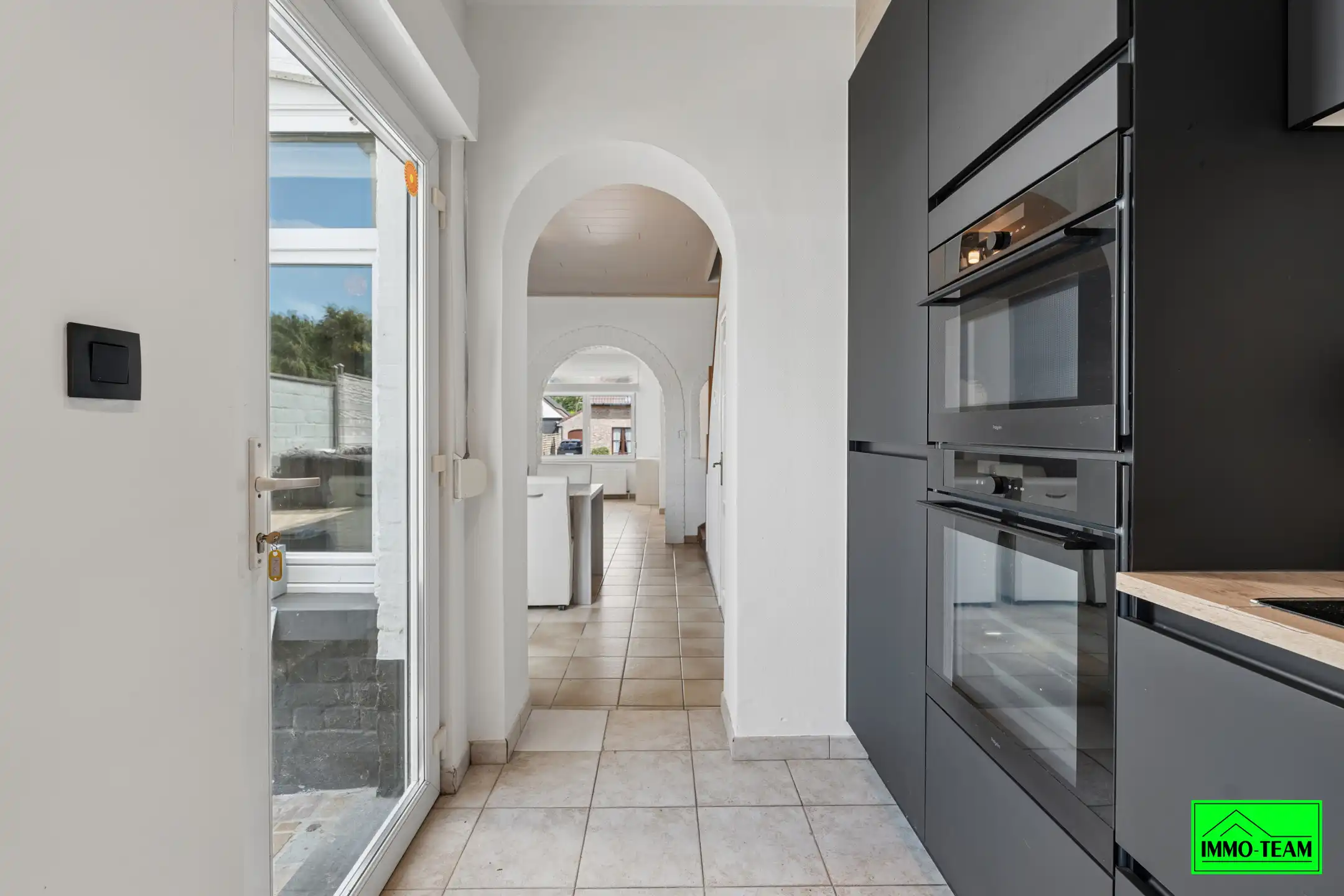 Gezellige, instapklare 2-gevelwoning nabij centrum Okegem foto 7
