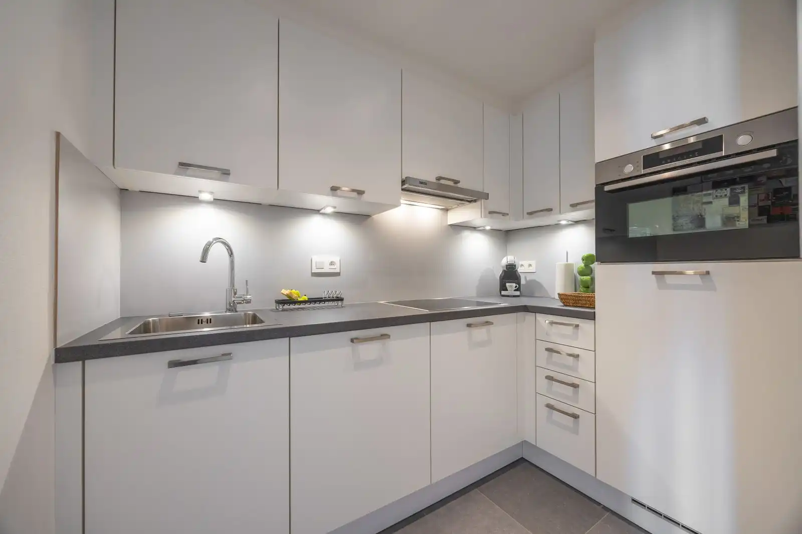 Trendy studio met open zeezicht in hartje centrum foto 6