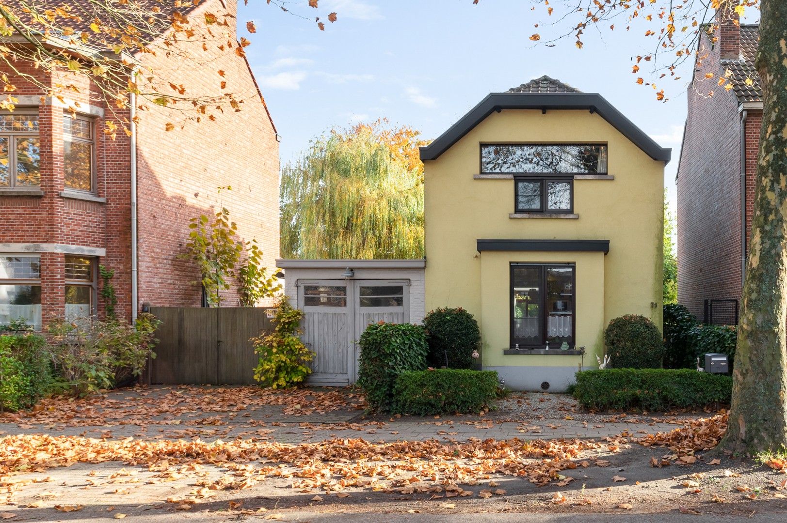 Halfopen woning van met 2 slp, een zonnige tuin in een rustige woonwijk. foto 17