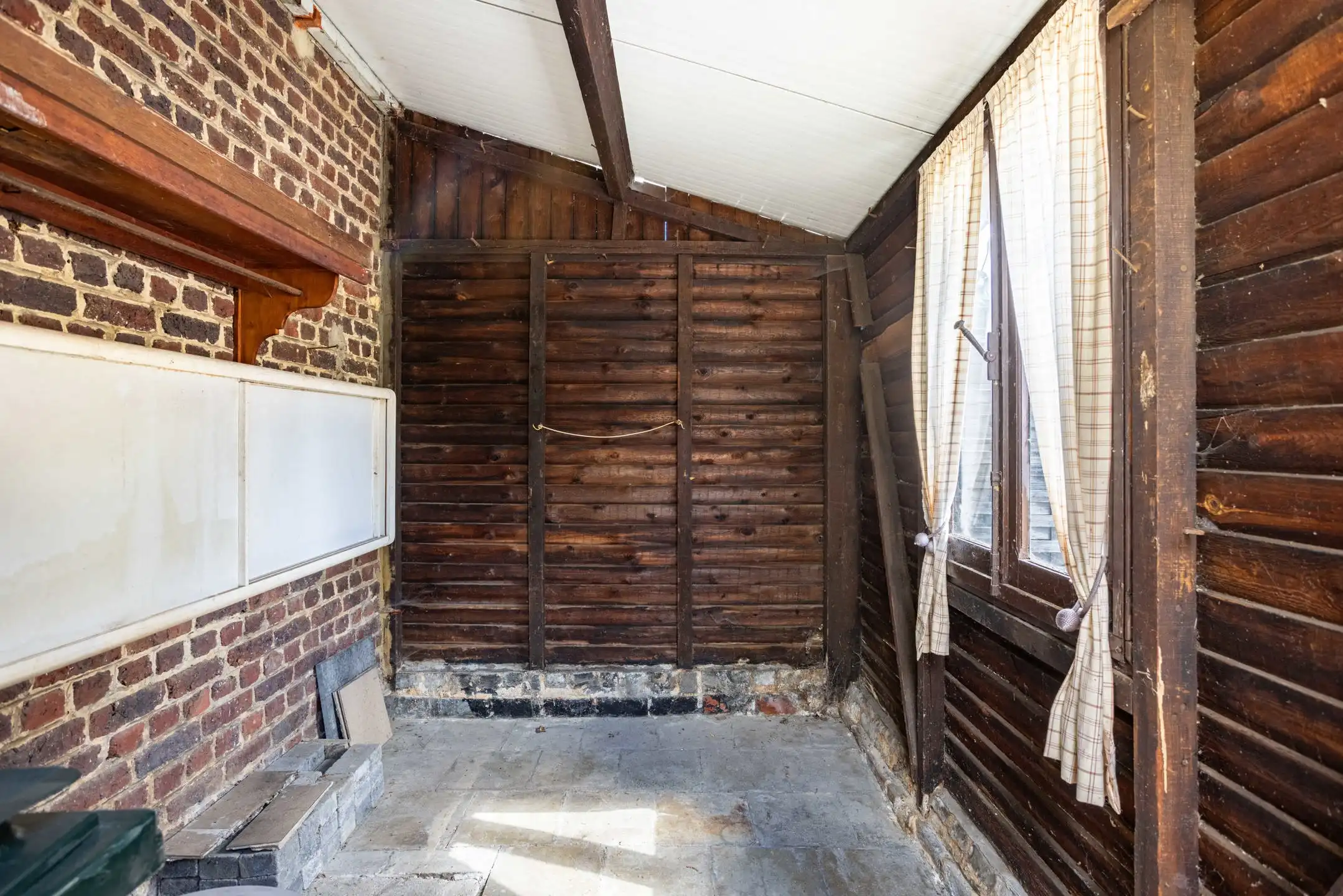 Deels te renoveren rijwoning in een rustige buurt foto 29