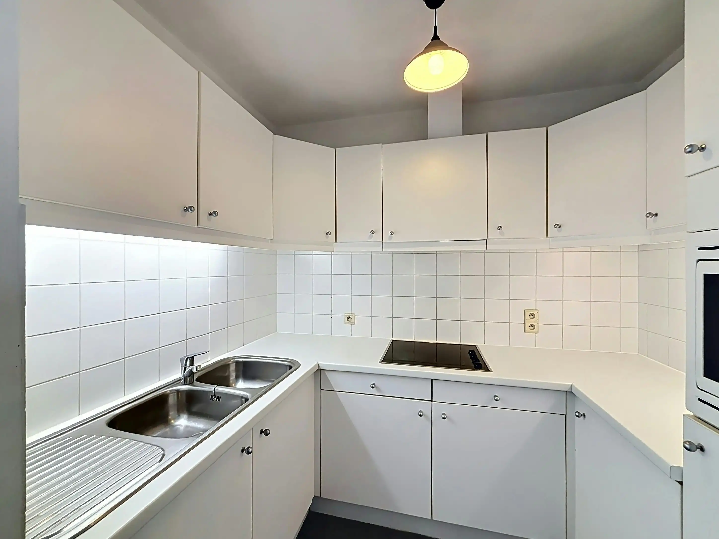 Instapklaar gelijkvloers appartement met gemeenschappelijke tuin en fietsenberging in hartje Kapellen! foto 8
