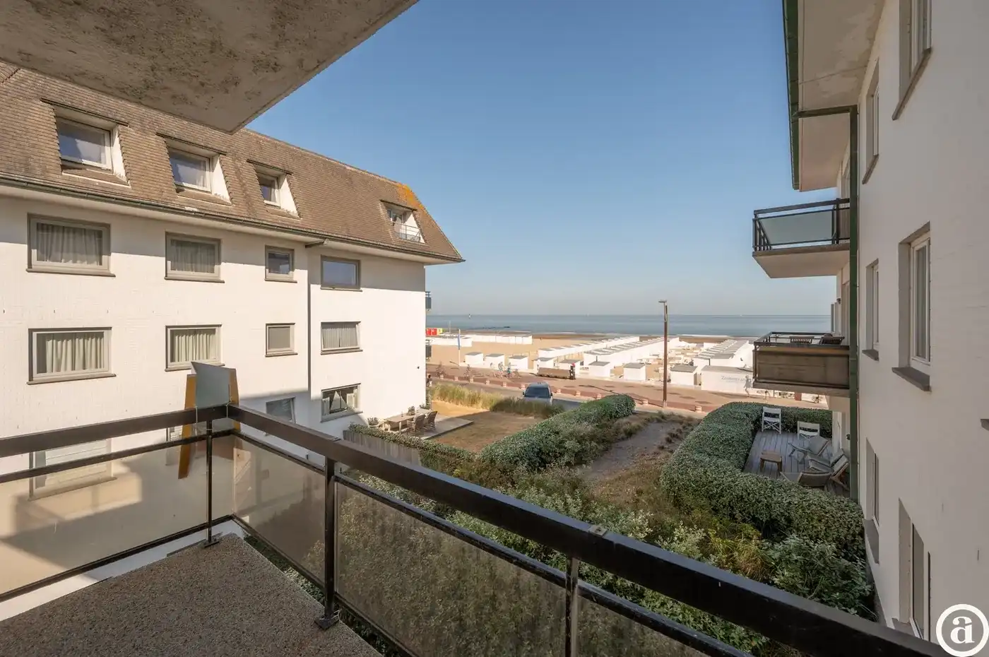 Luxueus gerenoveerd hoekappartement met zeezicht vlakbij de wandeldijk in het Zoute. foto 5