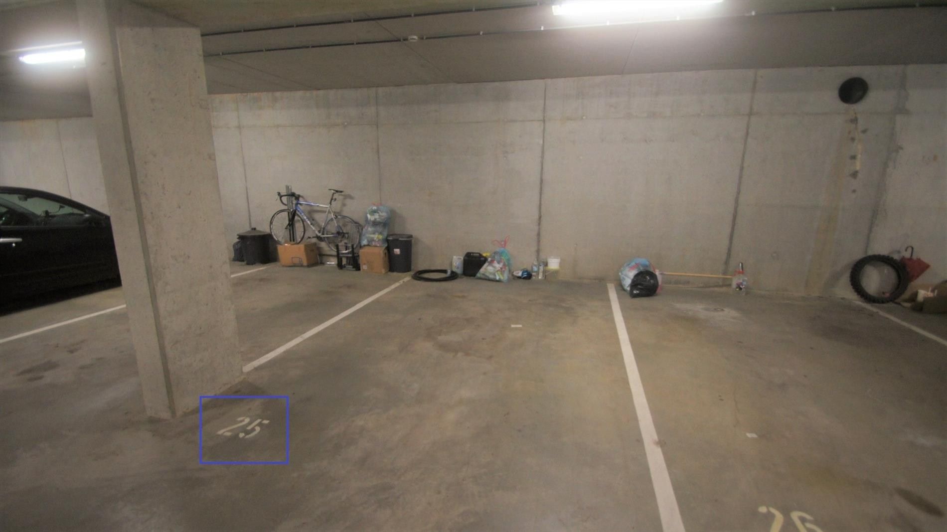 Prachtig app. met 2 slpks, autostaanplaats en ruim terras (55 m²!) foto 12