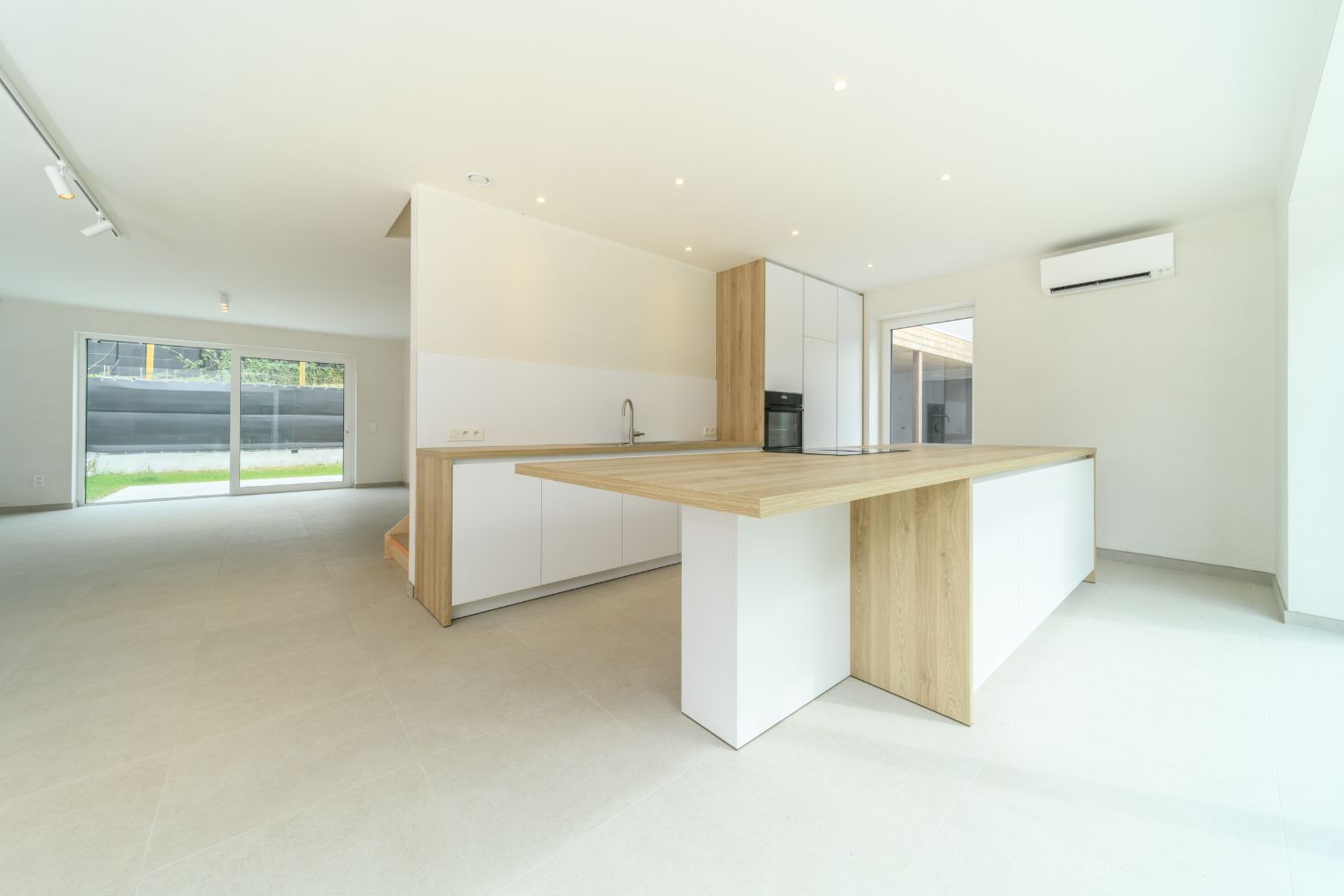 KOKSIJDE: Energiezuinige en kwalitatief afgewerkte nieuwbouwwoning met 3 slaapkamers, carport en gezellig tuintje op 317m² grondopp. foto 7