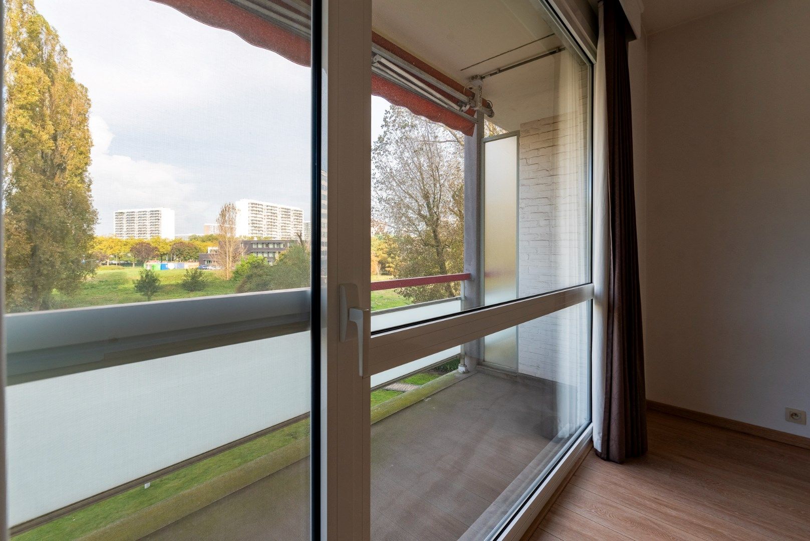 Vernieuwd appartement gelegen op de 2de verdieping van Residentie Eugène Van Marcke!  foto 5