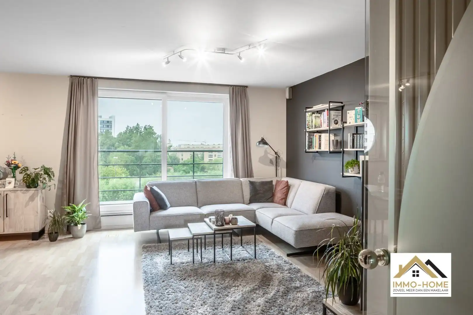 Lichtrijk instapklaar appartement op topligging Lokeren foto {{pictureIndex}}