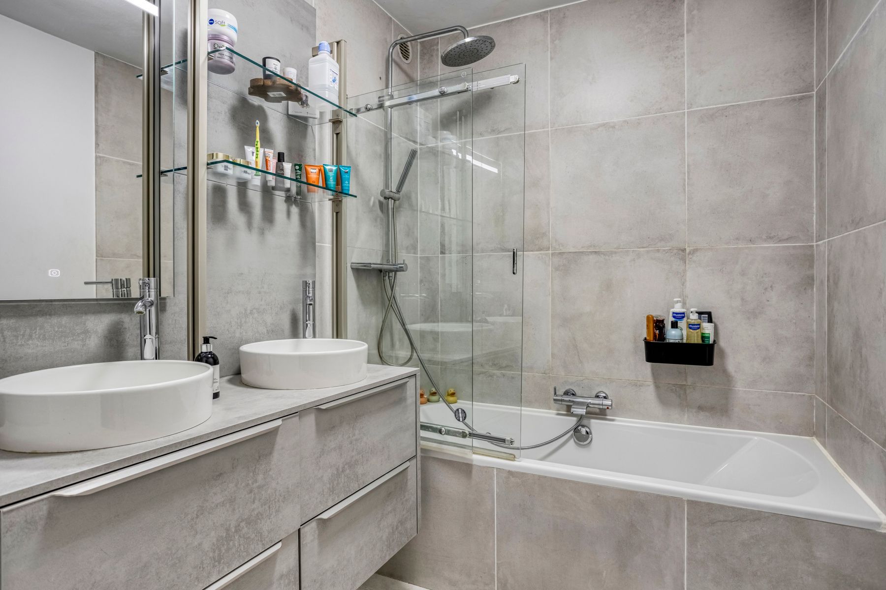 Gerenoveerd 2-slaapkamer appartement op centrale ligging foto 19