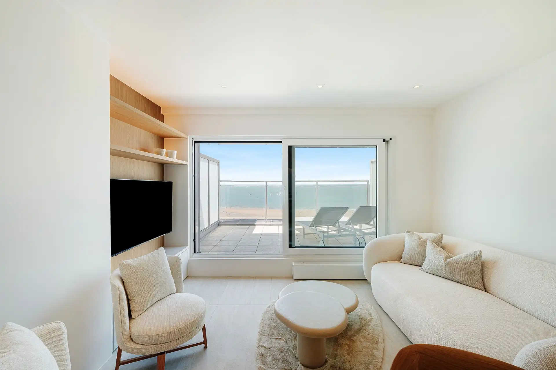 Prachtig gerenoveerd penthouse met panoramische zichten en zonnige ruime terrassen gelegen op de Zeedijk te Duinbergen foto 3