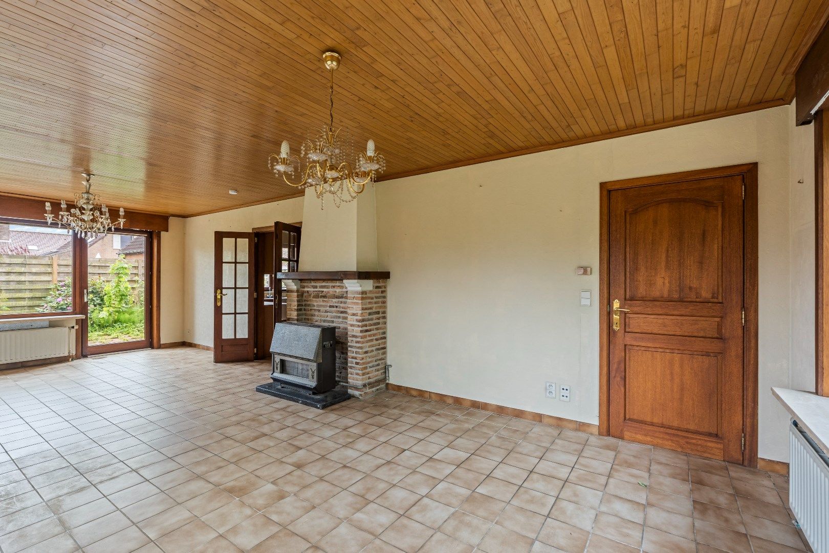 Woning met 3 slaapkamers, ruime garage en tuin op 662m². foto 3